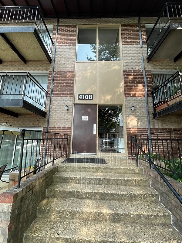 3 bed, 2.0 bath, 1190 sqft, $2,500 — Photo 1
