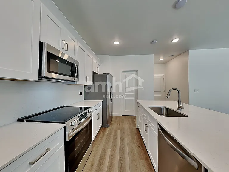 12611 W Flynn Ln — Photo 4