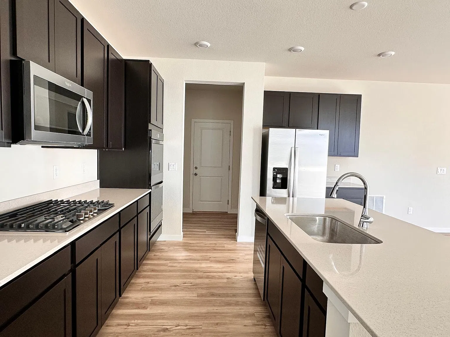 3 bed, 3105 sqft, $3,800 — Photo 4