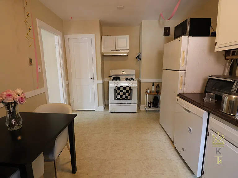 34 Beechcroft St #2 — Photo 6