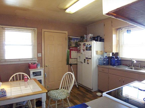 5th image of 404 E Parker St
