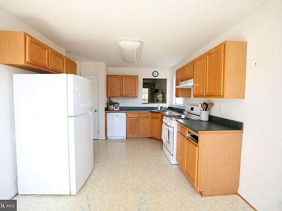 4th image of 168 Bentley St