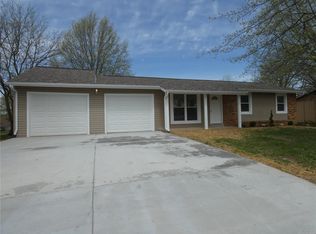 821 Countryside Dr, Troy, MO 63379
