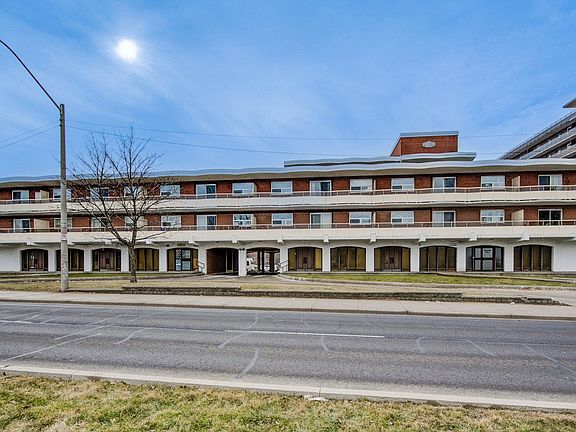 3rd image of 40 Mohawk Rd E #1514344