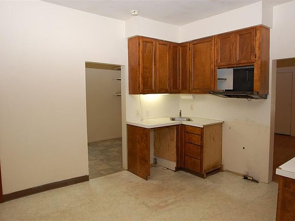 5th image of 318 E Houghton Ave