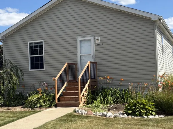 23093 Walnut Dr #93, Chelsea, MI 48118