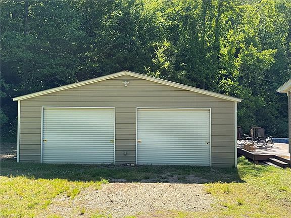 4th image of 1038 Blackburn Hollow Rd