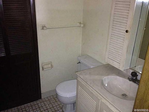 3rd image of 7424 Sunnydale Dr