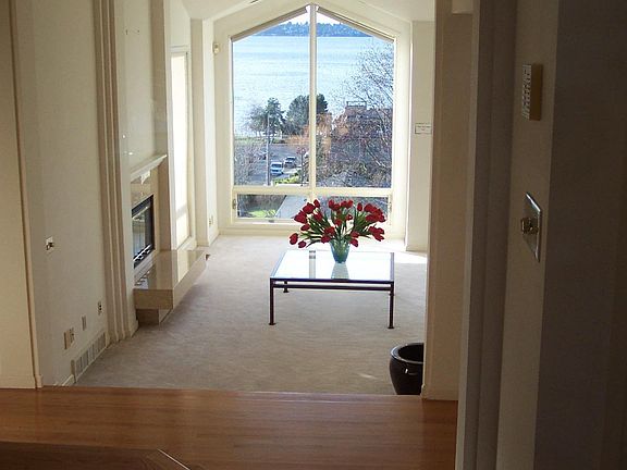 2nd image of 10230 NE 59th St