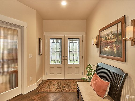 3rd image of 3435 Meadow Park Ave