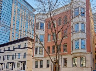 119 W Chestnut St APT 2E, Chicago, IL 60610