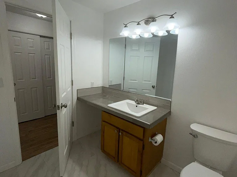 2075 NE Holliday Ave — Photo 13