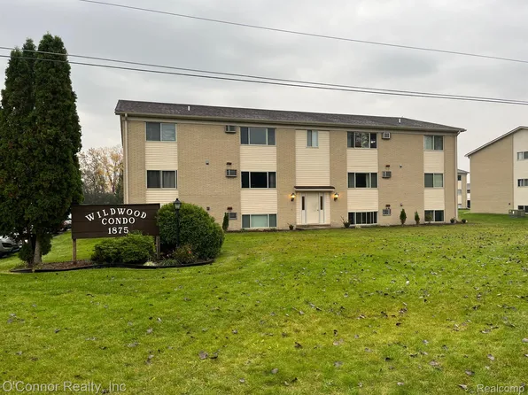 1875 Michigan Ave APT D9, Marysville, MI 48040