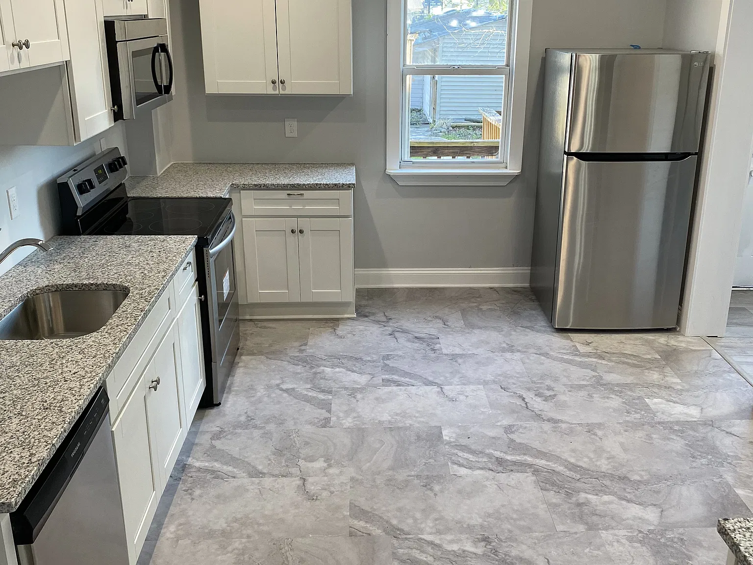 4 bed, 2000 sqft, $2,200 — Photo 3