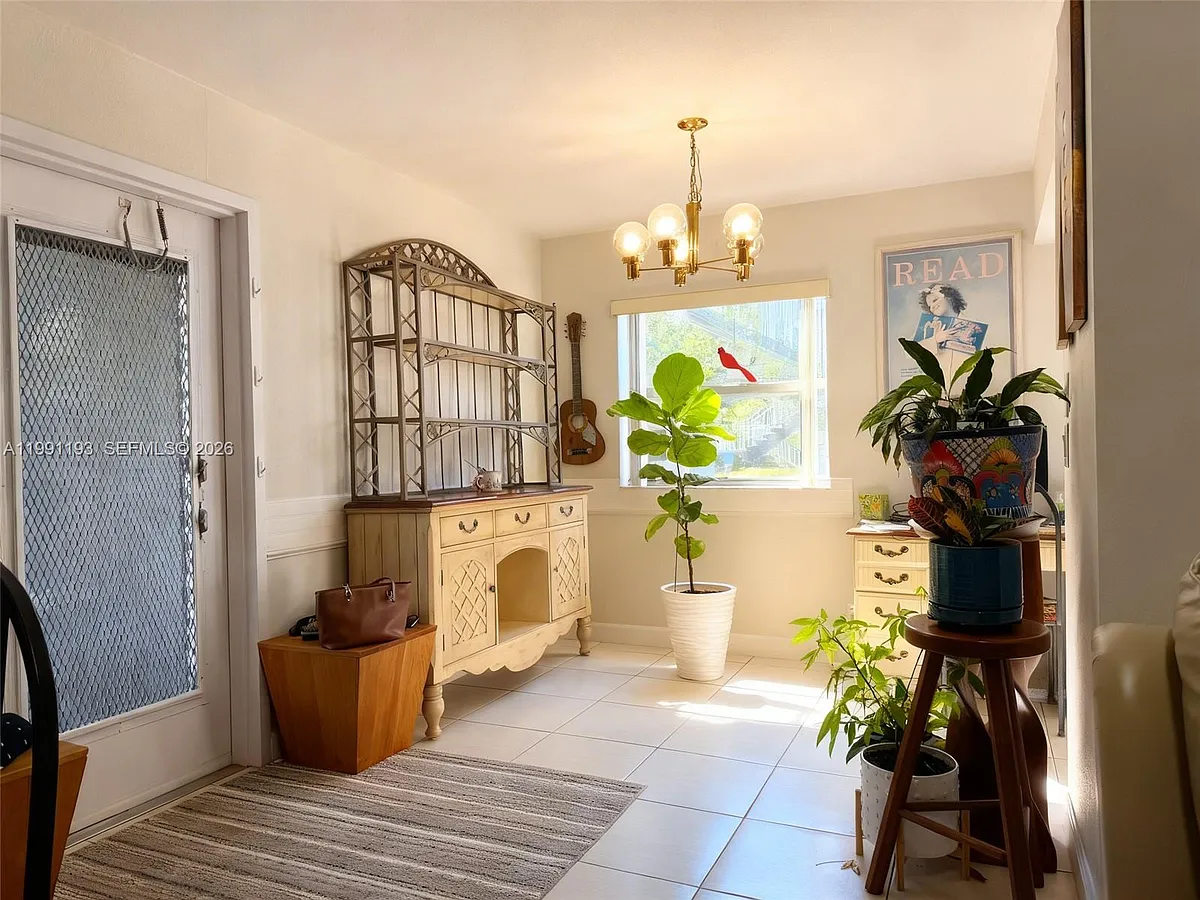Building Photo - 629 Saxony Pl #629