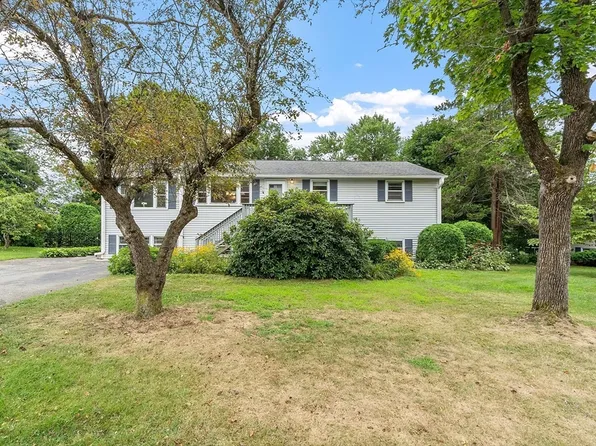 15 Champlain Dr, Hudson, MA 01749