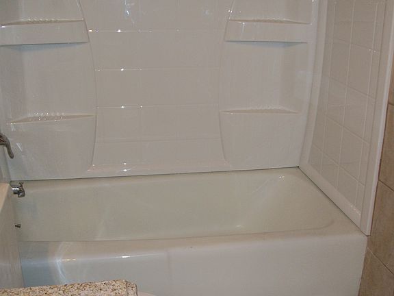 4th image of 1009 Ravencroft Dr