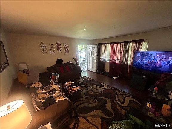 4th image of 9822 Treadway Ln