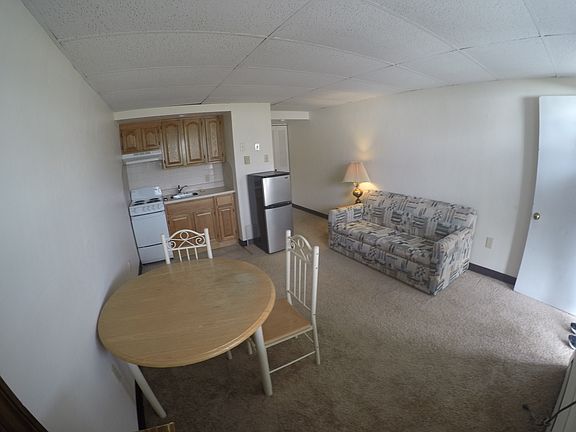 3rd image of 100 Parkway Blvd APT 17