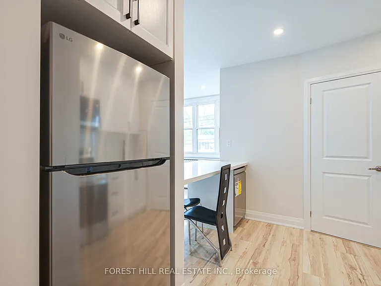 7725 Yonge St #2 — Photo 6