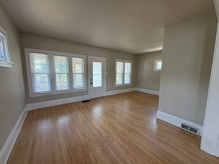 8820 W Rogers St — Photo 5