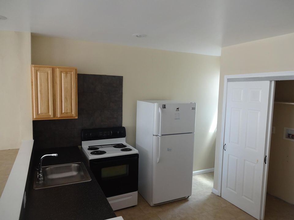 1st image of 68 W Rockland St #2