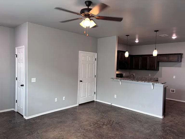 7520 Redbud Villa Ct #B — Photo 4