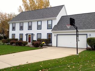 7274 S Foxcroft Ct, Franklin, WI 53132