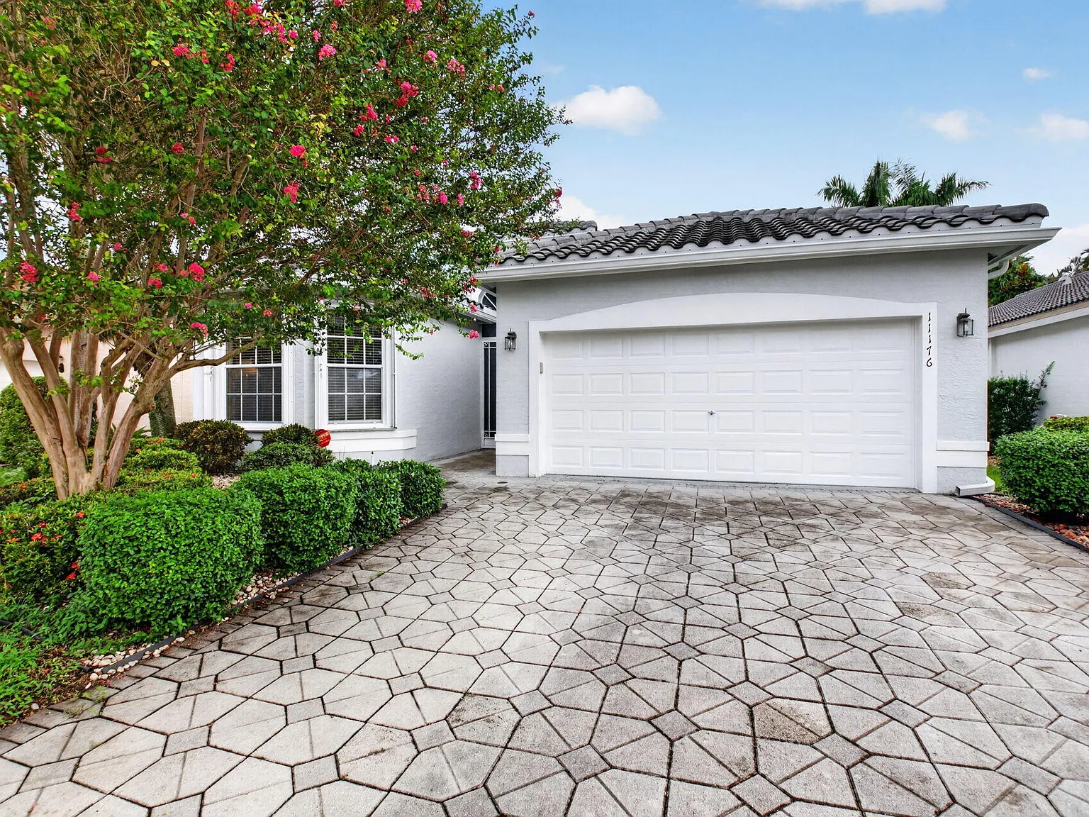 3 bed, 2.5 bath, 2070 sqft, $6,500 — Photo 3