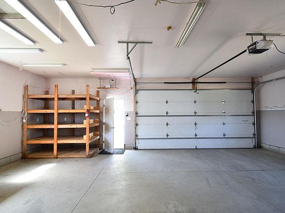 5th image of 131 E 7th St