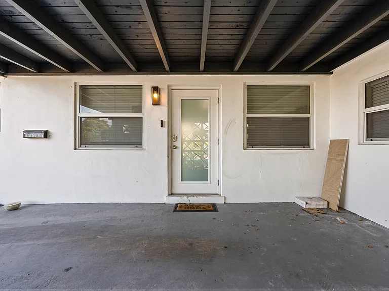 2820 SW 4th St — Photo 2