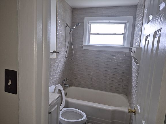 5th image of 602 Pollock St APT A