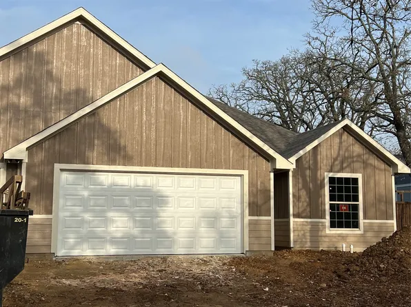 214 Colt Dr, Lake Kiowa, TX 76240