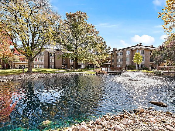 2nd image of 1 Oak Brook Club Dr APT B306