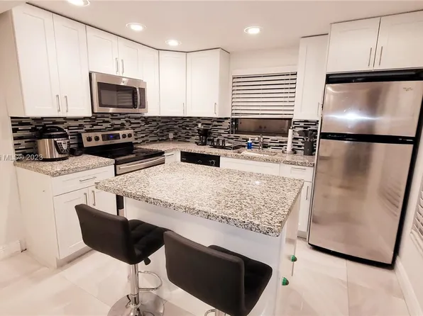 6211 SW 138th Ct APT L, Miami, FL 33183