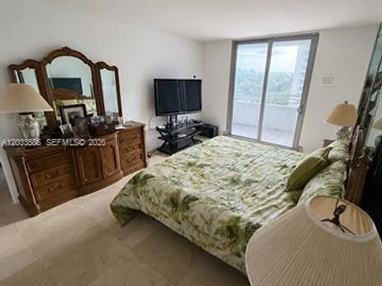 5555 Collins Ave #9V — Photo 21