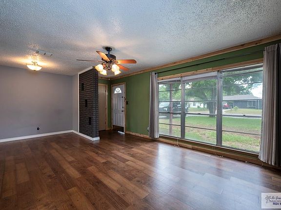 3rd image of 2414 E Crockett Ave
