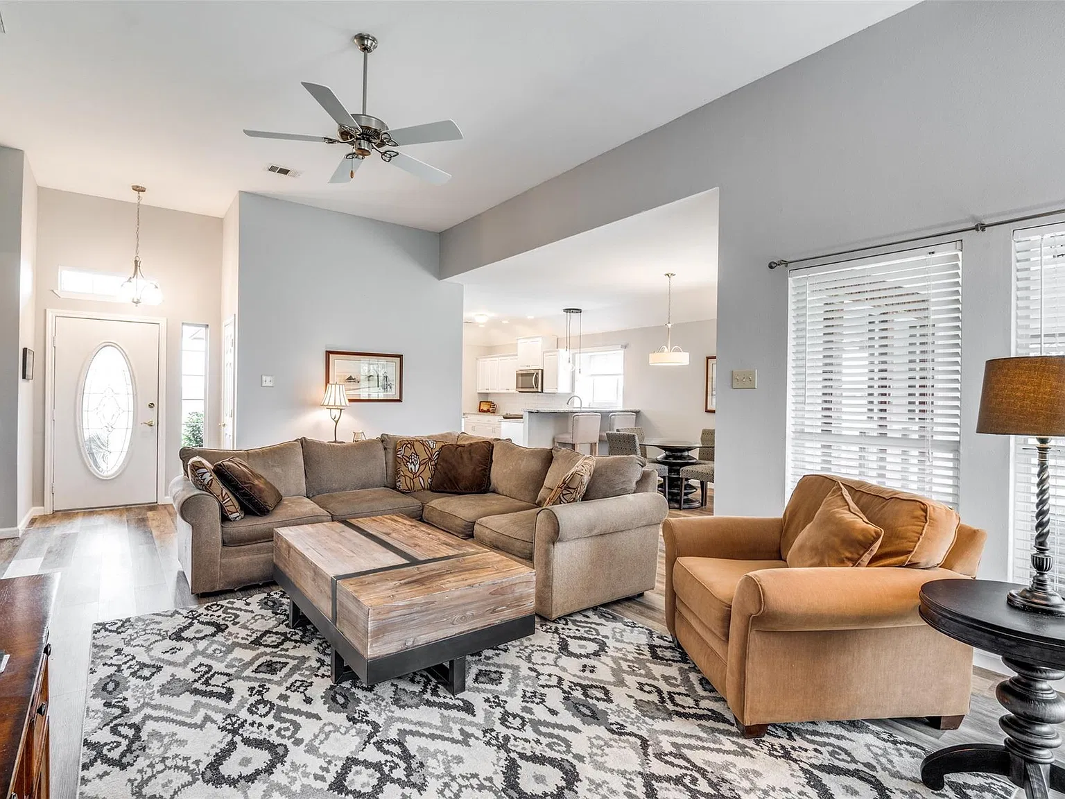 3 bed, 1776 sqft, $3,200 — Photo 3