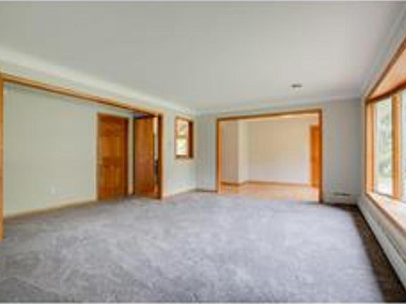 2nd image of 1905 Oak St W