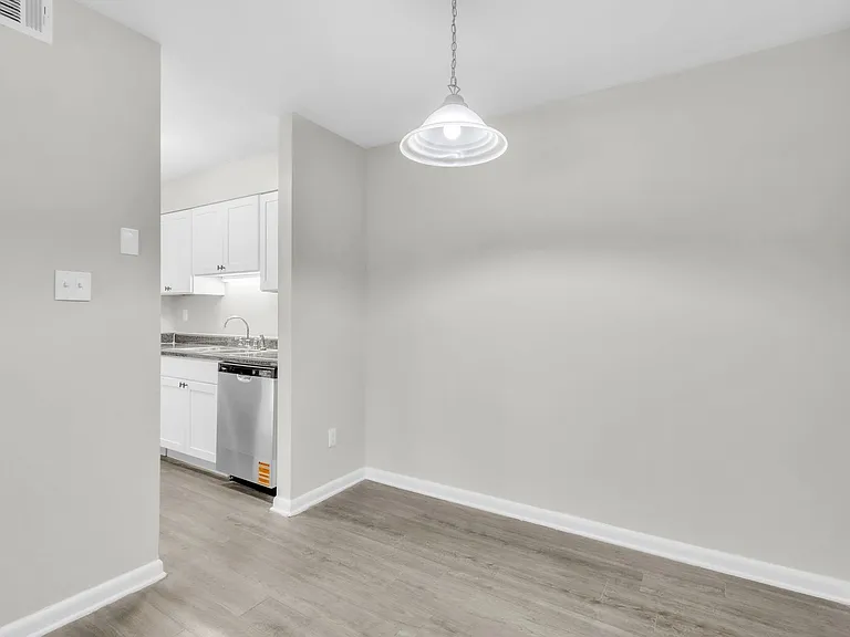 Country Creek Apartments — Photo 7