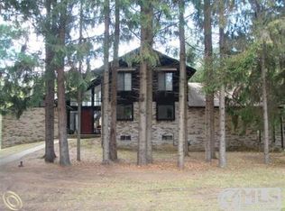 4565 Brookside Rd, Fenton, MI 48430
