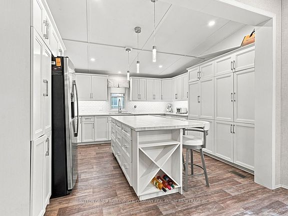 4th image of 22790 Amiens Rd #56