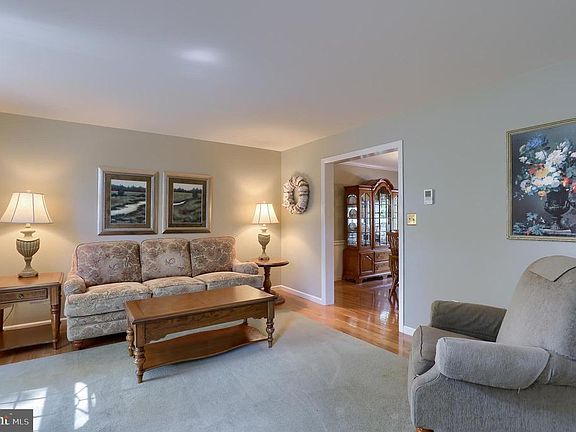 2nd image of 352 N Homestead Dr