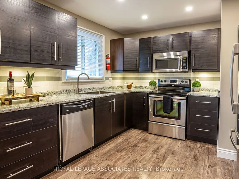 203 Cromwell Ave #MAIN — Photo 10
