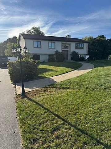 1st image of 10 Radcliff Ln