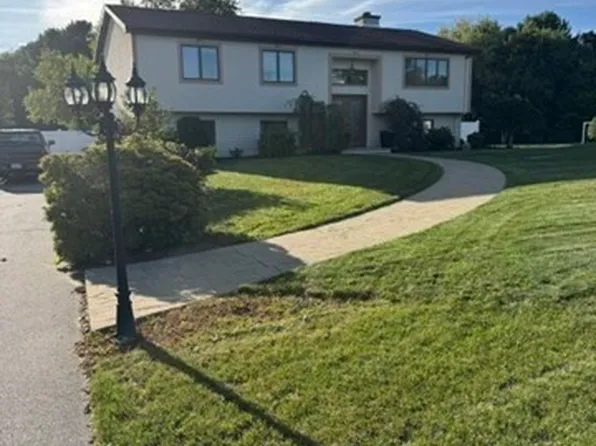 10 Radcliff Ln, Dartmouth, MA 02747