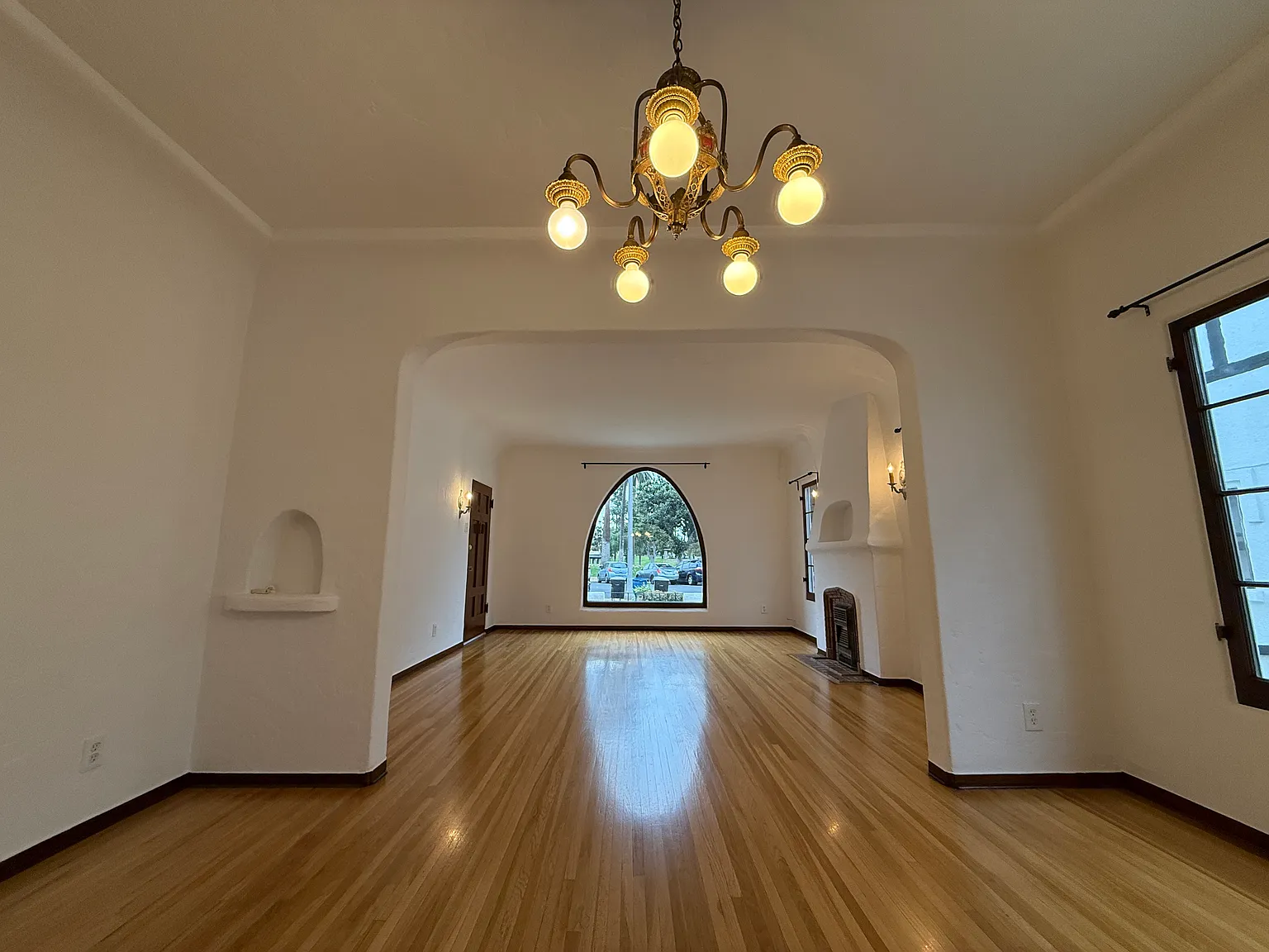 2 bed, 1450 sqft, $3,799 — Photo 4