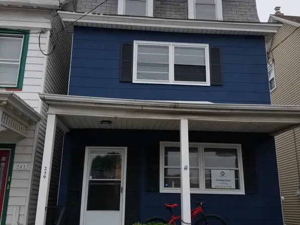 239 W Broad St, Burlington, NJ 08016