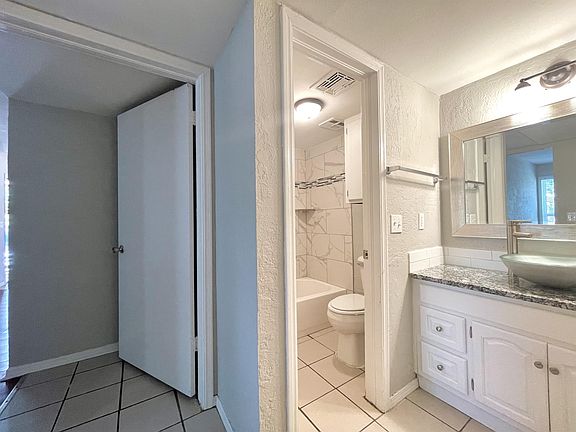3rd image of 900 NW 24th St #Paseo24-812-0