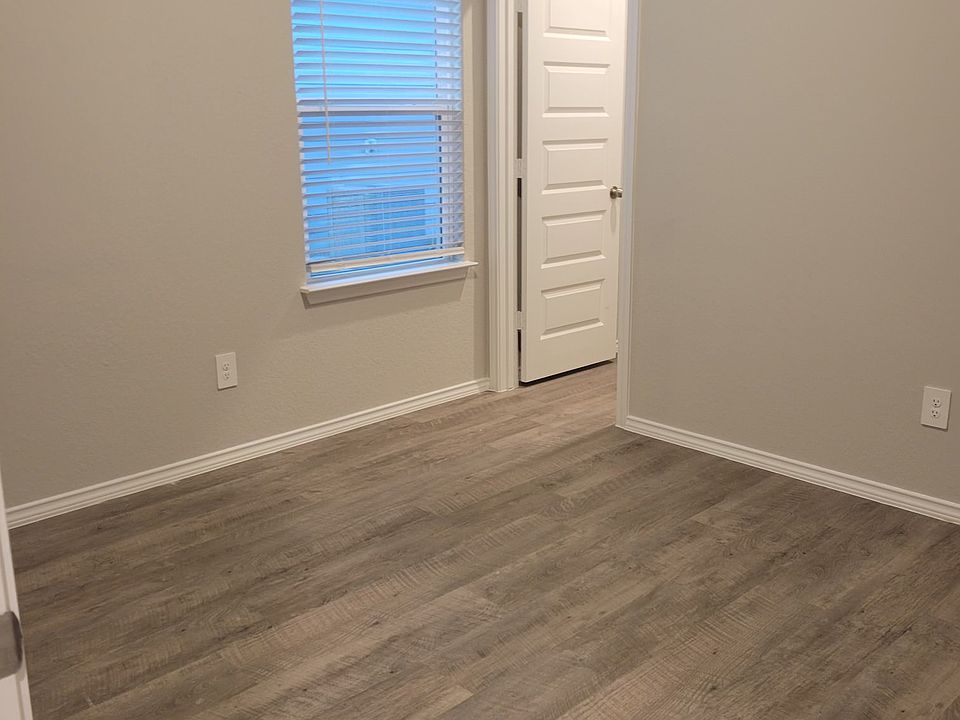 2nd image of 1114 Gracie Way